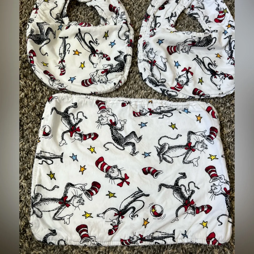 Trend Lab Baby Dr Seuss Cat‎ In The Hat Bundle 2 Bibs 1 Burp Cloth
